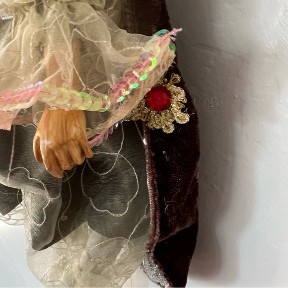 Katherine’s Collection/Wayne Kleski Royal Mouse Crown/Cape- 14” vintage doll - Picture 4 of 12